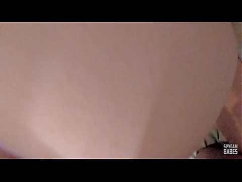 Анал Двойное проникновение к моей падчерице, она любит огурец и мой член внутри нее. 6 мин.