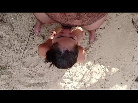 Один из лучших минетов и трахов в моей жизни, эта девушка заставляет меня чувствовать себя в раю на этом общественном пляже