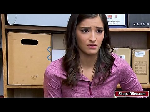 Офицер LP трахает горячую и сексуальную воровку 6 мин.