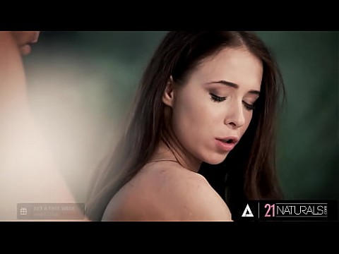 21 NATURALS - Миниатюрная красотка Ната Оушен жаждет огромного члена своего парня и хочет, чтобы он кончил на нее 13 мин.
