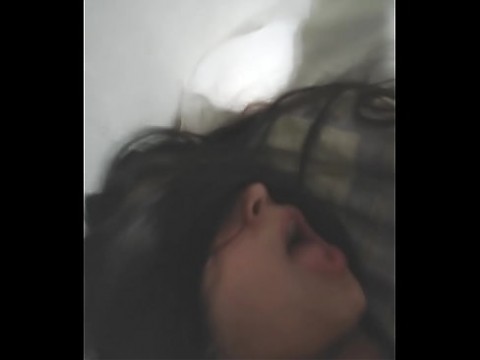 Младший брат пользуется мной, когда я остаюсь дома одна, он заставляет меня стонать так богато, что мне хочется кричать 2 мин.