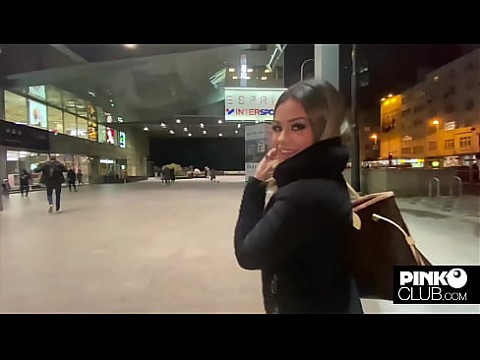 Мартина Смеральди трахнута в раздевалке большим черным членом Фредди Гонга 8 мин.