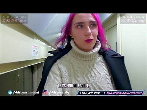 Мой сосед мастурбирует в поезде! Русский студент трахается на публике с незнакомцем 12 мин.