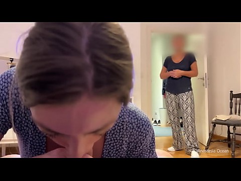 Моя мачеха застала меня за минетом моему парню. Мы разговаривали, и она смотрела, как он кончил. 8 мин.