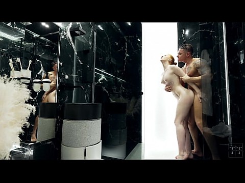 Мой сводный брат не успел вытерпеть и кончил в меня 9 мин.