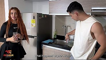 Муж-рогоносец занимается сексом со своей пышногрудой соседкой, пока его жена принимает душ - Андреа Кастро и Лиан Грей 11 мин.