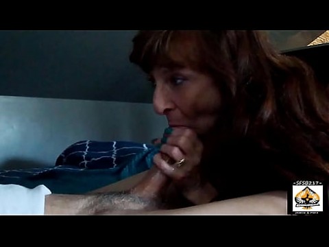 Горячая мама гладит и дергает сперму с толстого члена 8 мин.