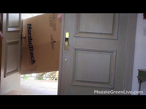 Грудастые блондинки Maggie Green и Vicky Vette в лесбийской игре! 11 мин.