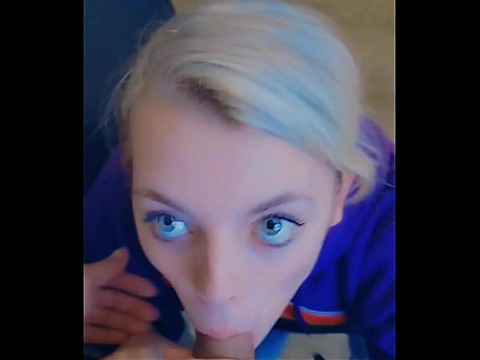 Getting Head From My Neighbors Gorgeous 19yo d. in My Apartment