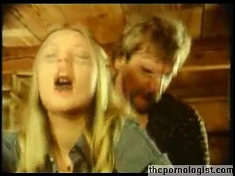 Горячая блондинка Анна Магле трахается и мастурбирует 6 мин.