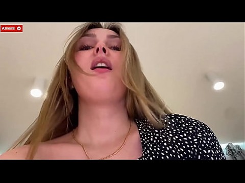 Горячая мачеха решила помочь пасынку кончить. - У тебя вырос член!!! 19 мин.